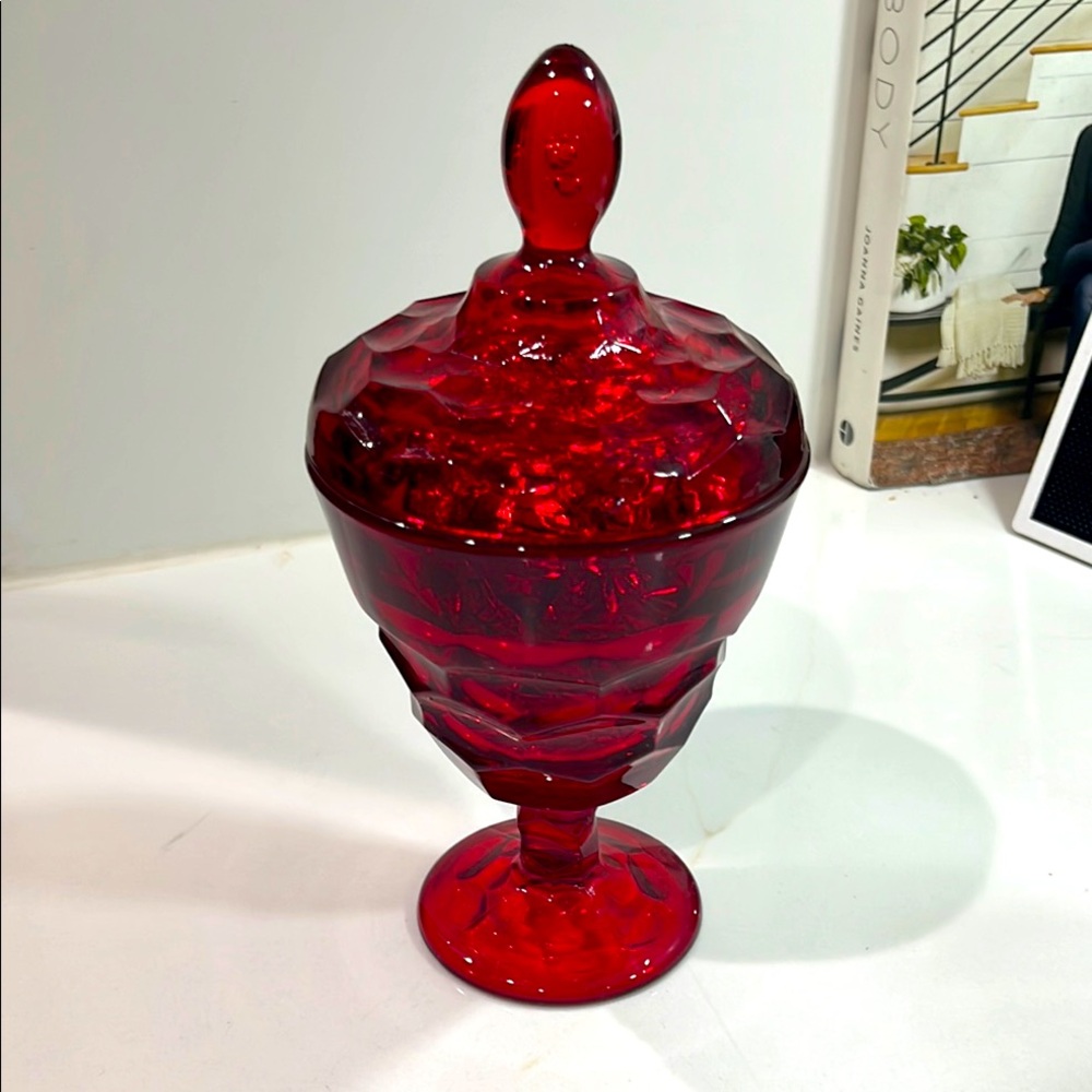 Vintage L.E Smith ruby-red glass pedestal,lidded candy dish tall 91/4 x4” wide